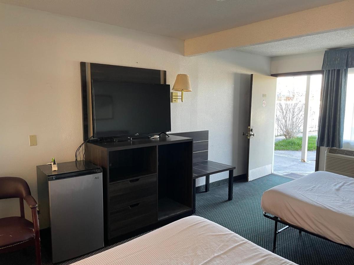 Landmark Inn Osawatomie ภายนอก รูปภาพ