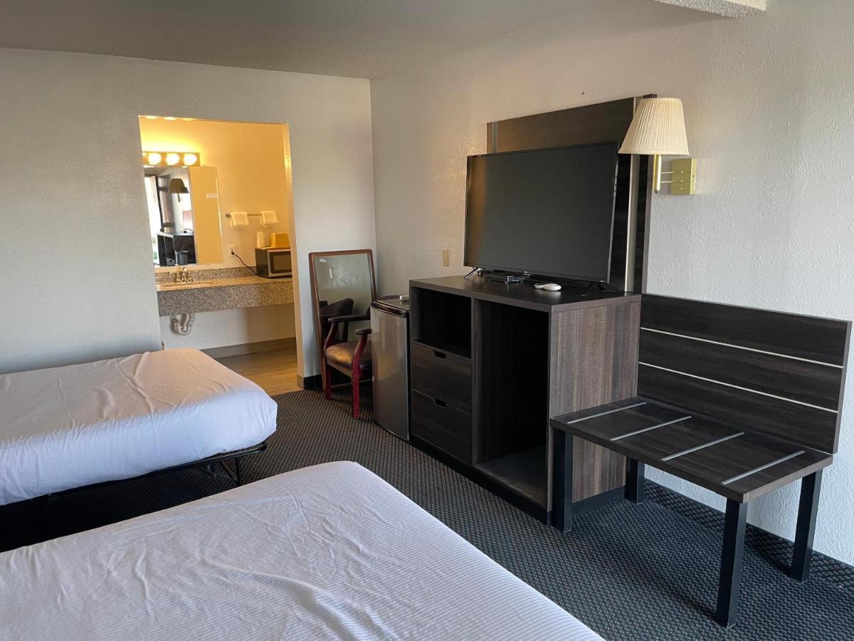 Landmark Inn Osawatomie ภายนอก รูปภาพ